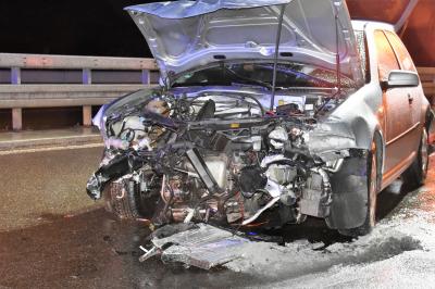 Aichtalbruecke B27: Verkehrsunfall mit mehreren Fahrzeugen fordert einen toedlich Verletzten